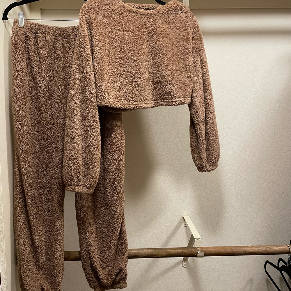 SHEIN Cropped Mocha Teddy Set in Size Large